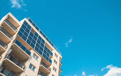 Placas Solares en Comunidades de Vecinos: Beneficios, Requisitos y Subvenciones en Cataluña