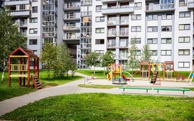 Prohibido el uso de las zonas comunes vecinales por niños y adultos durante el estado de alarma